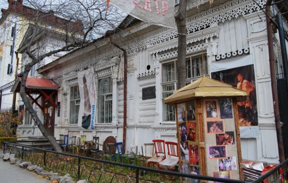 Немного театров, ВУЗов и