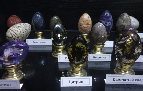 Малахитовая столешница
