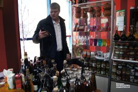 Полицейские в Екатеринбурге изъяли крупную партию армянской чачи (ФОТО) Полицейские в Екатеринбурге изъяли крупную партию армянской чачи (ФОТО)